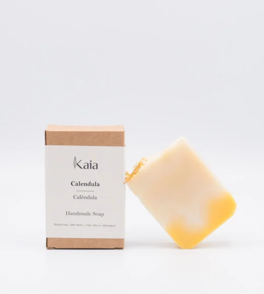 jabon-calendula Jabón de caléndula y manzanilla, elaborado con un macerado de caléndula en aceite de oliva virgen extra.
