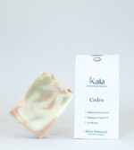 Jabón de cedro con un codiciado olor a petricor